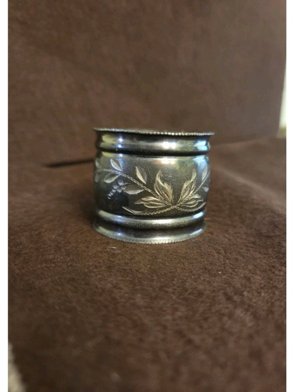 Antique Victorian Etched Silverplate Napkin Ring Leaves Ribbed